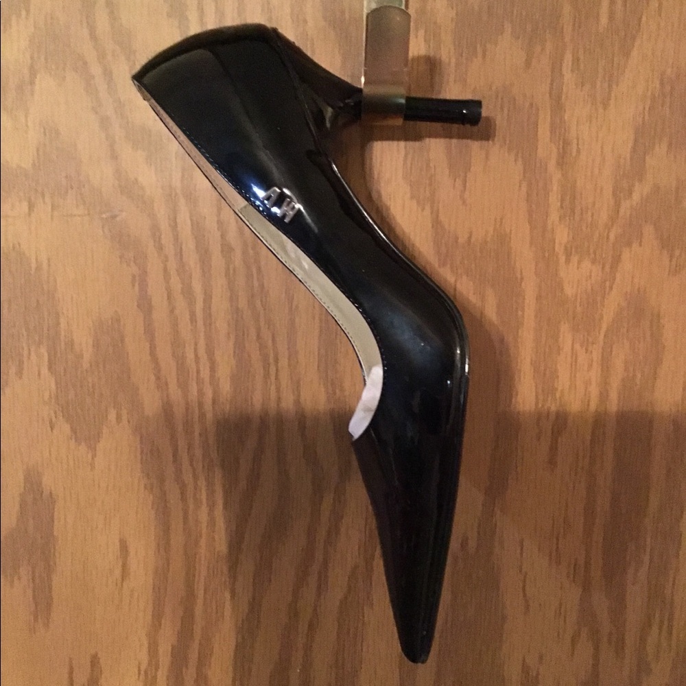 Sz9 Black Patent pumps